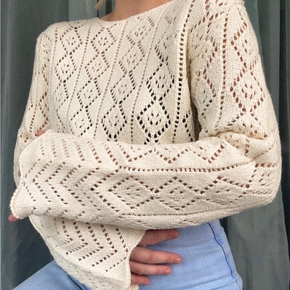 Sweaters - Stunning Vintage Knit Eyelet Scalloped Sweater
